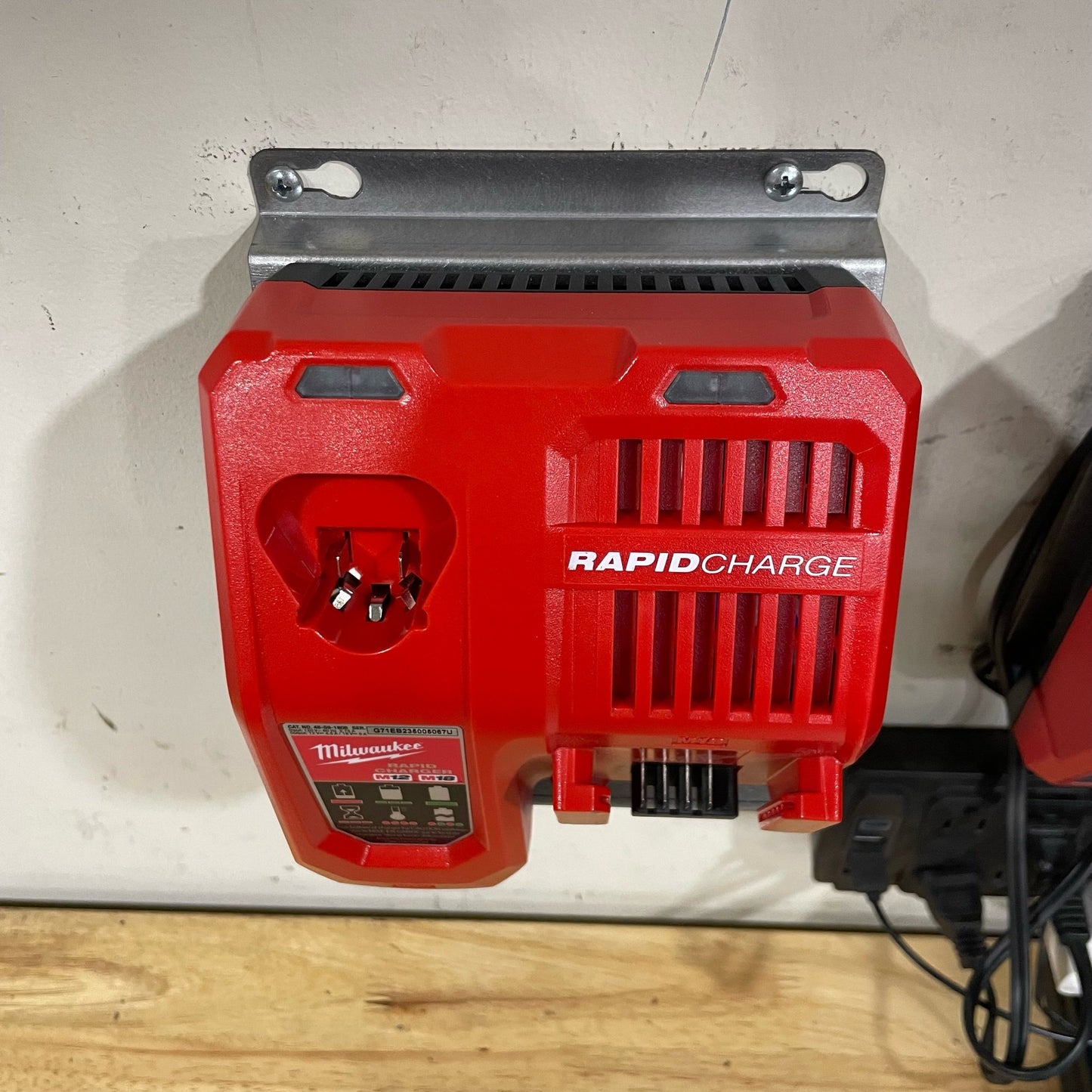 Milwaukee Single M18 M12 Rapid Battery Charger Wall Mount Plate 20 Degree Angle For Van Truck Shop Contractor