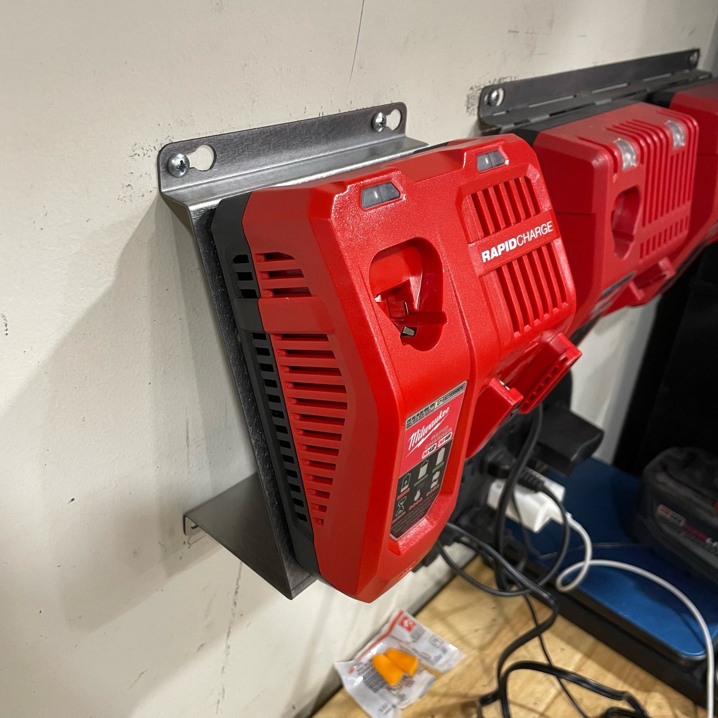 Milwaukee Single M18 M12 Rapid Battery Charger Wall Mount Plate 20 Degree Angle For Van Truck Shop Contractor