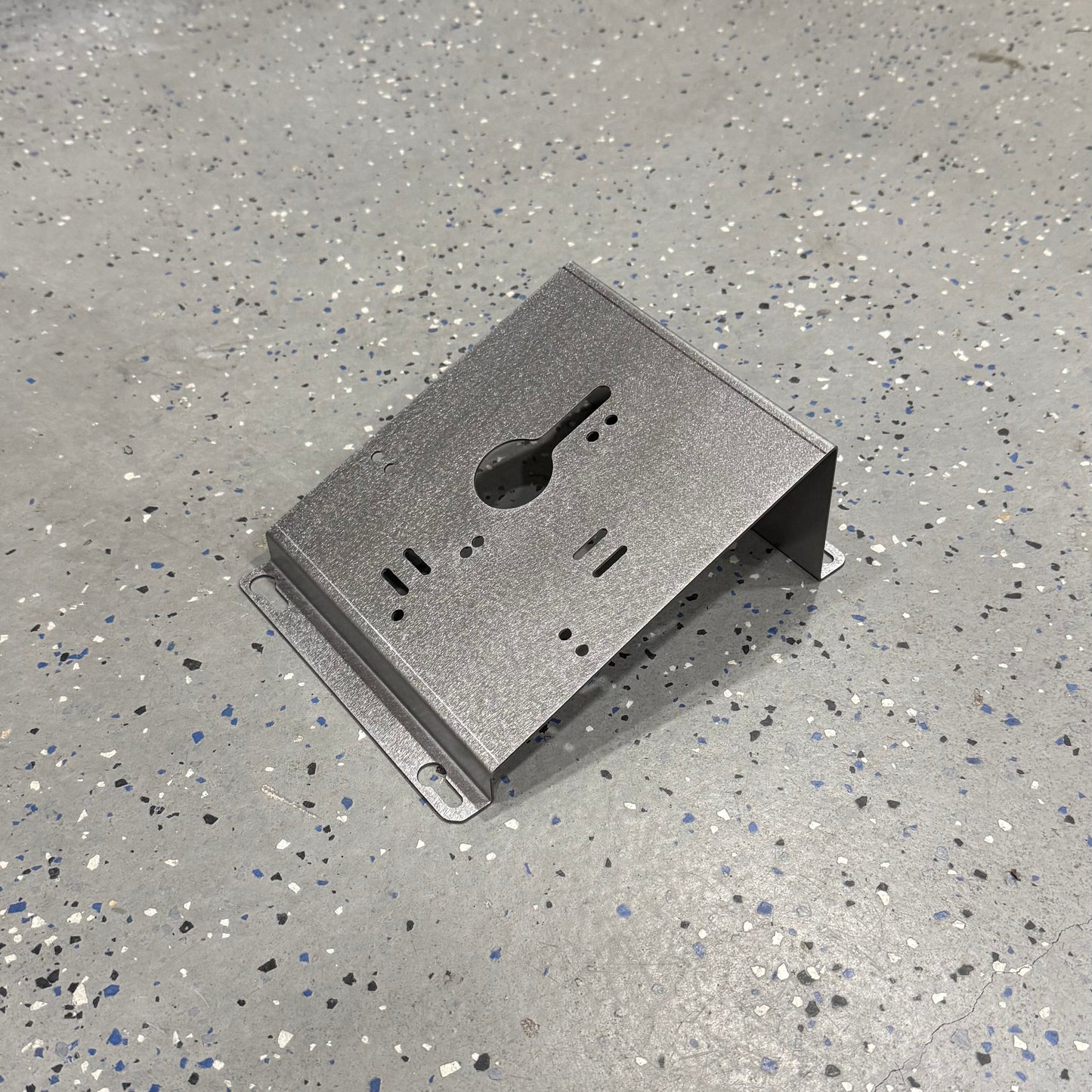 Milwaukee Single M18 M12 Rapid Battery Charger Wall Mount Plate 20 Degree Angle For Van Truck Shop Contractor
