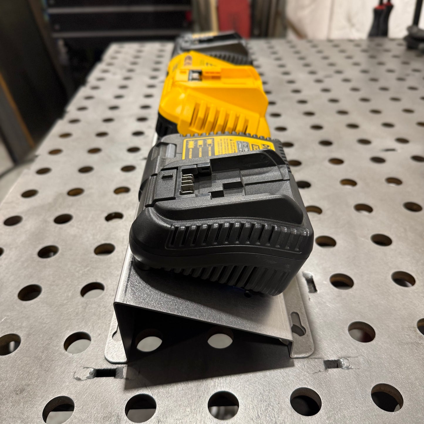 DeWalt 3X Battery Charger Wall Mount Plate 20 Degree Angle For Van Truck Shop Contractor