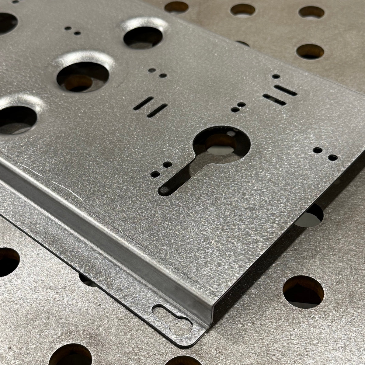 Double Charger Wall Mount Plate Milwaukee DeWalt Ridged For Van Truck Shop Contractor