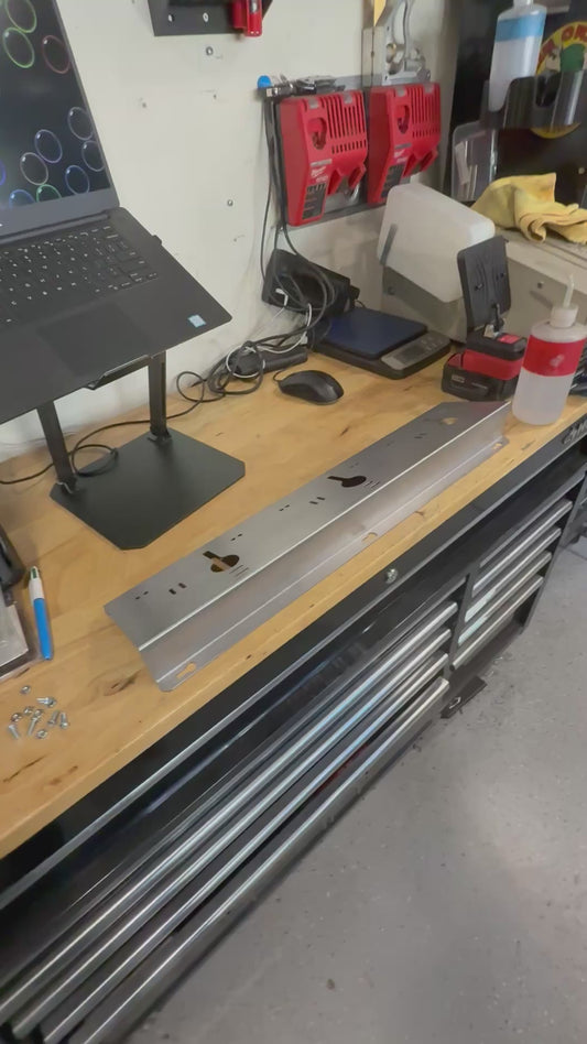 DeWalt 3X Battery Charger Wall Mount Plate 20 Degree Angle For Van Truck Shop Contractor